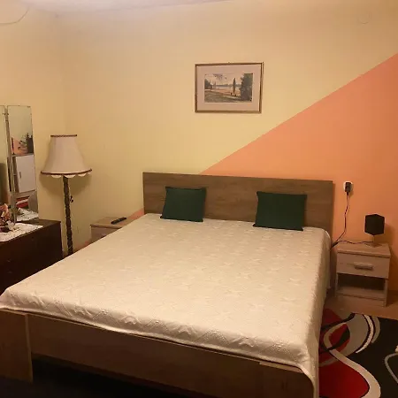 Santa Roka Apartman * Sarmellek