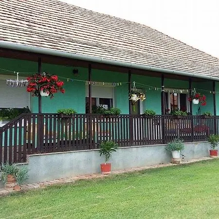 Santa Roka Apartman *